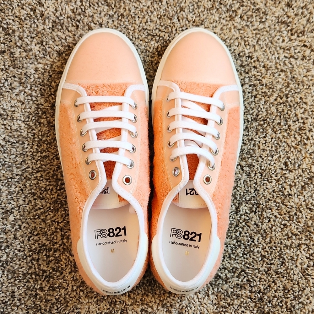 PS821 Sneakers NWT - Size 41 / 11 US
